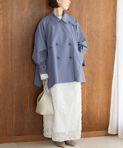 IENA(イエナ)の「《新色/WEB限定/追加4》ポプリンオーバーショートコート(トレンチコート・レディース・ナチュラル/ブルー/ブラック・36/38)」の3枚目の写真