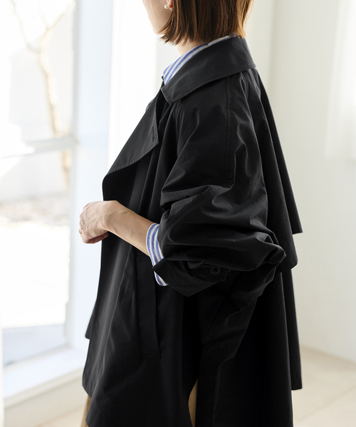 IENA(イエナ)の「《新色/WEB限定/追加4》ポプリンオーバーショートコート(トレンチコート・レディース・ナチュラル/ブルー/ブラック・36/38)」の11枚目の写真