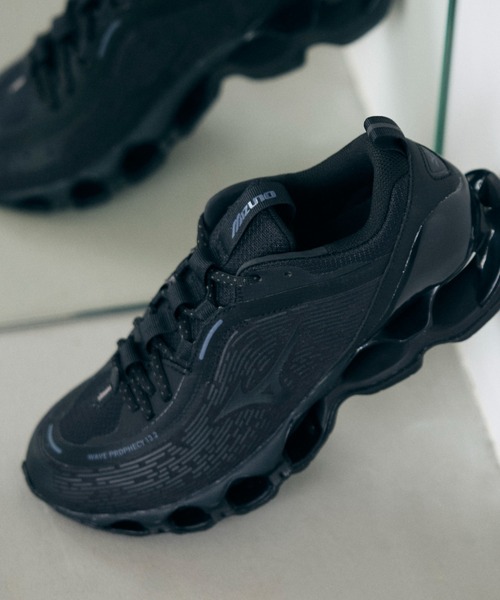 MIZUNO(ミズノ )の「WAVE PROPHECY 13.2 D1GA260502(スニーカー・メンズ・ブラック・26.0cm/26.5cm/27.0cm/27.5cm/28.0cm/29.0cm/28.5cm/25.0cm/24.5cm/25.5cm)」の4枚目の写真