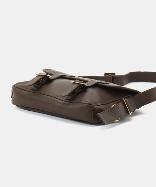 FRAMeWORK(フレームワーク)の「CCU/シーシーユー flap shoulder バッグ s(クラッチバッグ・レディース・ブラウン・FREE)」の4枚目の写真