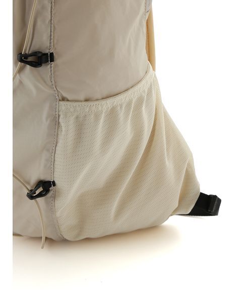 emmi（エミ）の「【USAGI ONLINE・ZOZO限定カラーあり】パッカブルバックパック/撥水（バックパック/リュック・レディース・ブルー/グレー/ライトベージュ/ブラック/オレンジ/ホワイト・F）」の19枚目の写真
