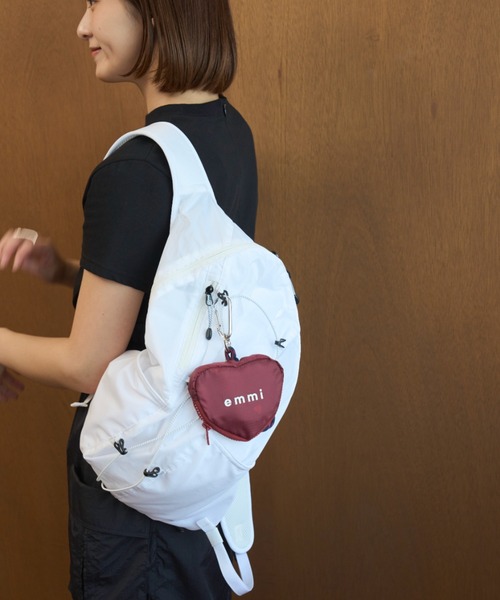 emmi（エミ）の「【USAGI ONLINE・ZOZO限定カラーあり】パッカブルバックパック/撥水（バックパック/リュック・レディース・ブルー/グレー/ライトベージュ/ブラック/オレンジ/ホワイト・F）」の8枚目の写真