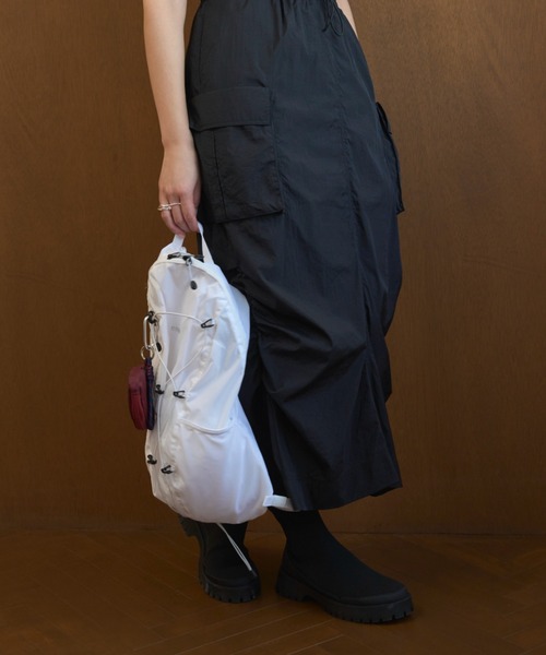 emmi（エミ）の「【USAGI ONLINE・ZOZO限定カラーあり】パッカブルバックパック/撥水（バックパック/リュック・レディース・ブルー/グレー/ライトベージュ/ブラック/オレンジ/ホワイト・F）」の10枚目の写真