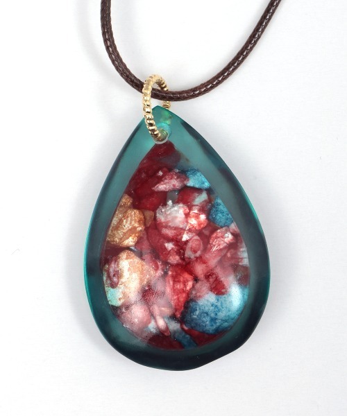 チチカカ（チチカカ）の「ドロップシェルネックレス（ネックレス・レディース・ホワイト/グリーン・FREE）」の7枚目の写真