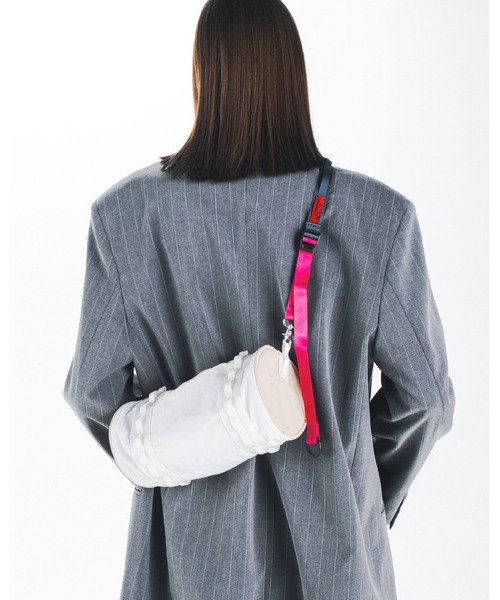 Topologie(トポロジー)の「Barrel Bag Small(バレル バッグ スモール)(ドラムバッグ・レディース・ブラック/ホワイト/ブラウン・ONE SIZE)」の15枚目の写真