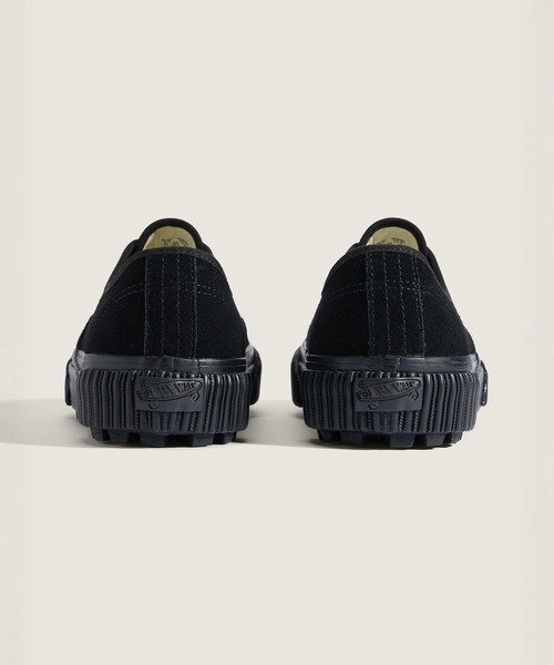 VANS(バンズ)の「VANS PREMIUM オーセンティック V-LUG / LX Authentic 44 V-Lug BLACK VN000DBABLK1(スニーカー・メンズ・ブラック・6.5/7/8/8.5/9/9.5/10/11/11.5/4.5/5/5.5/6/12)」の4枚目の写真