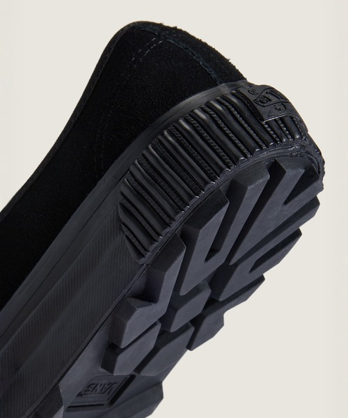 VANS(バンズ)の「VANS PREMIUM オーセンティック V-LUG / LX Authentic 44 V-Lug BLACK VN000DBABLK1(スニーカー・メンズ・ブラック・6.5/7/8/8.5/9/9.5/10/11/11.5/4.5/5/5.5/6/12)」の2枚目の写真