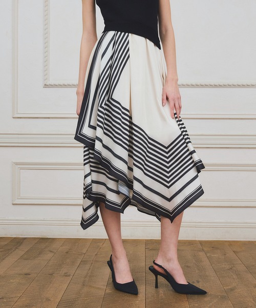 EIMY ISTOIRE（エイミーイストワール）の「【PRE ORDER】スカーフパターンニットドッキングワンピース（ワンピース・レディース・ベージュ/ブラック・38/36）」の13枚目の写真