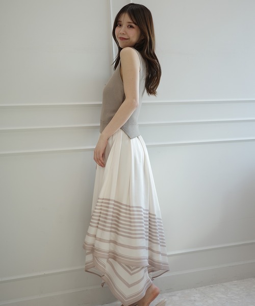 EIMY ISTOIRE(エイミーイストワール)の「スカーフパターンニットドッキングワンピース(ワンピース・レディース・ベージュ/ブラック・38/36)」の4枚目の写真