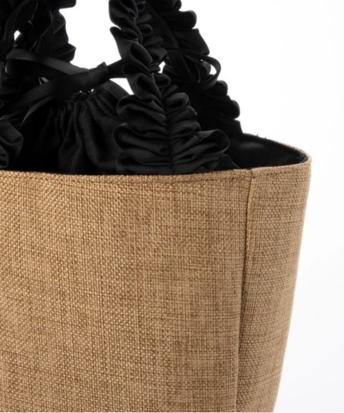 CACHELLIE(カシェリエ)の「FRILL HANDLE ROUND TOTE(ショルダーバッグ・レディース・ナチュラル・FREE)」の4枚目の写真