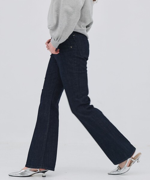 PUBLIC TOKYO（パブリックトウキョウ）の「【2026春新作】PUBLICDENIM SLIM BELL（デニムパンツ・レディース・ダークインディゴブルー・3/2/1）」の3枚目の写真