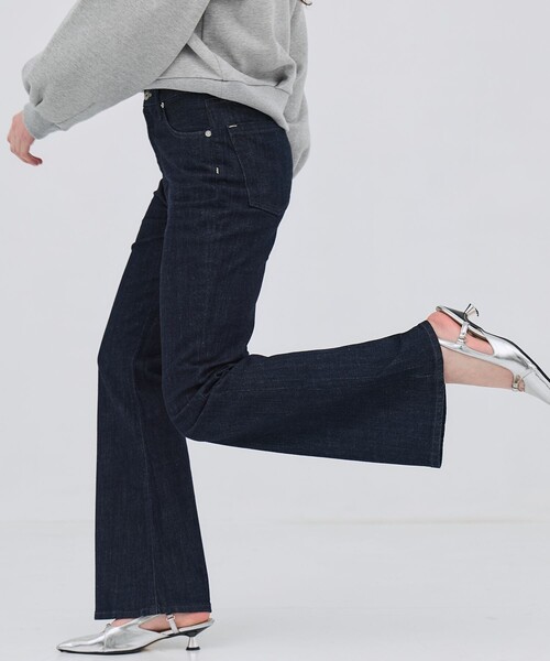 PUBLIC TOKYO（パブリックトウキョウ）の「【2026春新作】PUBLICDENIM SLIM BELL（デニムパンツ・レディース・ダークインディゴブルー・3/2/1）」の5枚目の写真