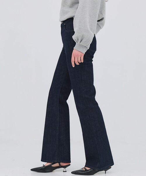 PUBLIC TOKYO（パブリックトウキョウ）の「【2026春新作】PUBLICDENIM SLIM BELL（デニムパンツ・レディース・ダークインディゴブルー・3/2/1）」の7枚目の写真