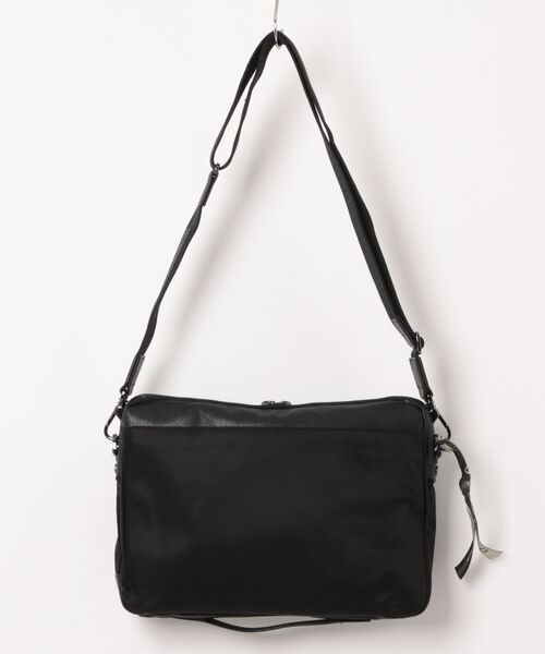 Orobianco(オロビアンコ)の「ショルダーバッグ ソロペルテ 7L A4サイズ レザー 92969(ショルダーバッグ・メンズ・グリーン/ブラック/ネイビー・FREE)」の4枚目の写真