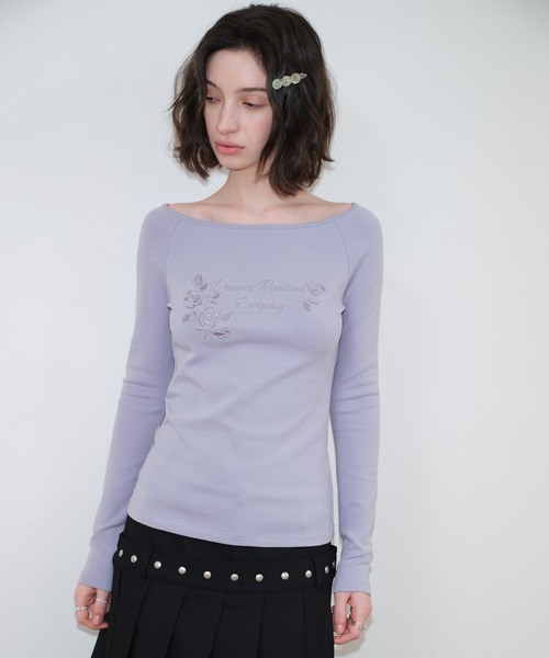 SOLWEIGE（ソルヴェイグ）の「【SOLWEIGE】ローズ刺繍 ネックラインデザイン 長袖Tシャツ（Tシャツ/カットソー・レディース・ラベンダー/アイボリー・S/M/L）」の5枚目の写真