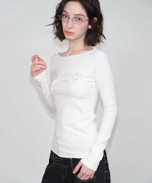 SOLWEIGE（ソルヴェイグ）の「【SOLWEIGE】ローズ刺繍 ネックラインデザイン 長袖Tシャツ（Tシャツ/カットソー・レディース・ラベンダー/アイボリー・S/M/L）」の13枚目の写真