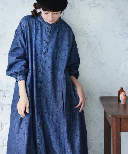 soulberry(ソウルベリー)の「雨つぶ刺繍のデニムワンピース(ワンピース・レディース・ネイビー・L/M/5L/4L/3L/LL)」の1枚目の写真