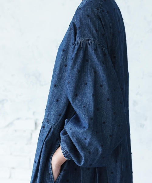 soulberry(ソウルベリー)の「雨つぶ刺繍のデニムワンピース(ワンピース・レディース・ネイビー・L/M/5L/4L/3L/LL)」の3枚目の写真