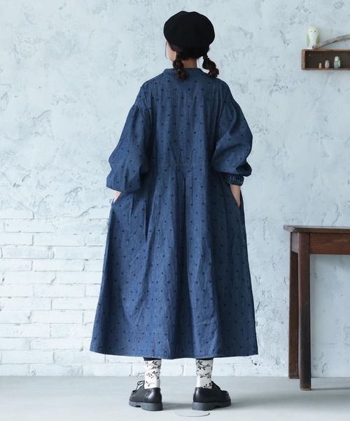 soulberry(ソウルベリー)の「雨つぶ刺繍のデニムワンピース(ワンピース・レディース・ネイビー・L/M/5L/4L/3L/LL)」の7枚目の写真