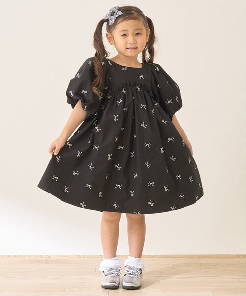 Lycee mine(リセマイン)の「リボン刺しゅうふんわりワンピース【子供服】【キッズ】【女の子】(ワンピース・キッズ・ピンク/ブラック/サックスブルー/オフホワイト・120cm/130cm/140cm/150cm/100cm/110cm)」の2枚目の写真