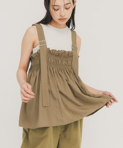 KBF（ケイビーエフ）の「フリルギャザービスチェ（その他トップス・レディース・カーキ/アイボリー/チャコールグレー・ONE）」の3枚目の写真