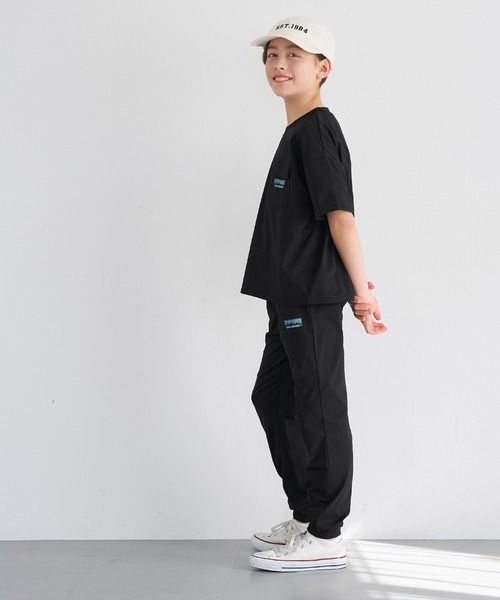 coca(coca)(コカ)の「【WEB限定セール】キッズ ネームストレッチジョガーパンツ(スウェットパンツ・キッズ・ブラック/カーキ・120/130/140/150)」の4枚目の写真