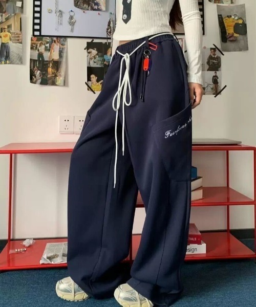 SHEPP（シープ）の「ドローコード付きワイドスウェットパンツ（スウェットパンツ・メンズ・ワインレッド/ネイビー・L/M）」の3枚目の写真