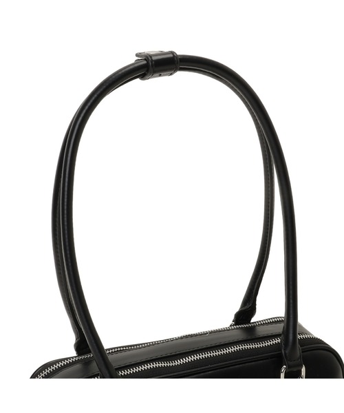 Guess（ゲス）の「CARLA Shoulder Satchel ショルダーバッグ（ショルダーバッグ・レディース・ブラック・ONE SIZE）」の7枚目の写真