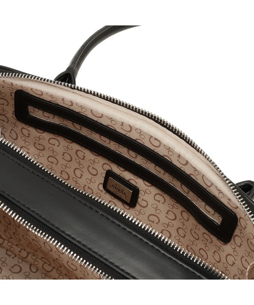 Guess（ゲス）の「CARLA Shoulder Satchel ショルダーバッグ（ショルダーバッグ・レディース・ブラック・ONE SIZE）」の8枚目の写真