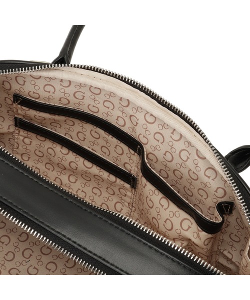 Guess（ゲス）の「CARLA Shoulder Satchel ショルダーバッグ（ショルダーバッグ・レディース・ブラック・ONE SIZE）」の9枚目の写真