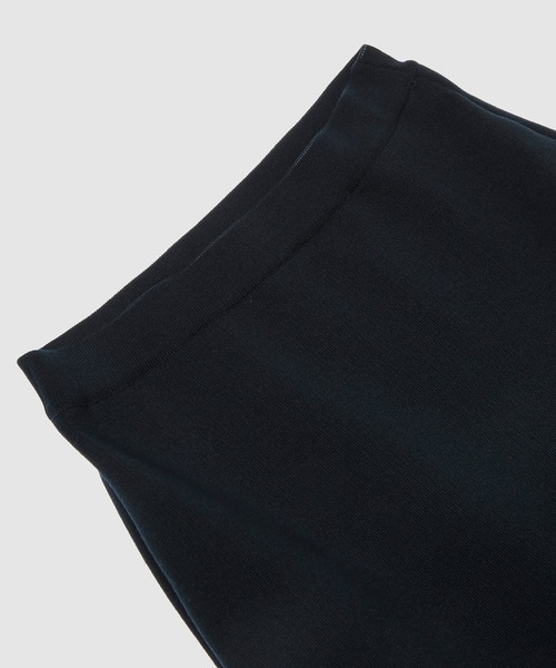 TAN（タン）の「FLOWING FLOWER PRINTED KNIT SKIRT（スカート・レディース・ネイビー・FREE）」の3枚目の写真