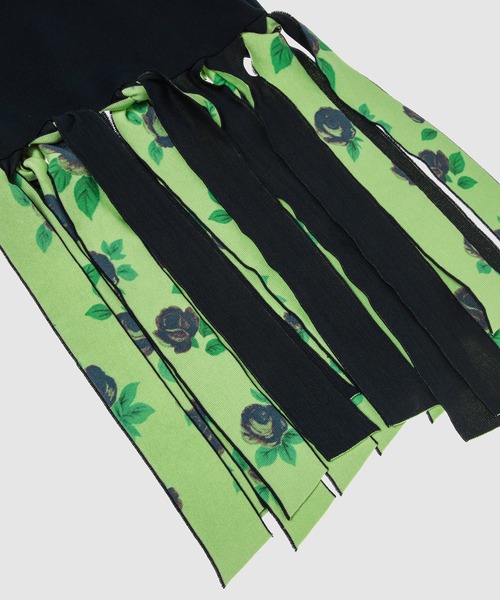 TAN（タン）の「FLOWING FLOWER PRINTED KNIT SKIRT（スカート・レディース・ネイビー・FREE）」の4枚目の写真