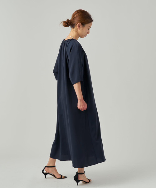 VERMEIL par iena（ヴェルメイユパーイエナ）の「ガルーダドビークロスバルーンワンピース（ワンピース・レディース・ブラック/ネイビー・FREE）」の11枚目の写真