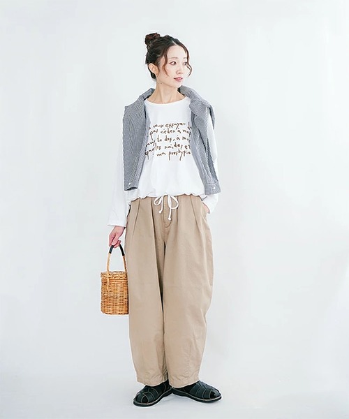 SOLAMONAT(ソラモナ)の「パフ天竺裾ヒモ 手書きプリントT(Tシャツ/カットソー・レディース・ブラック×ホワイト/ホワイト×ブラウン/ホワイト×グレー/杢グレー/ブラック×グレー/ホワイト×ブラック・FREE)」の12枚目の写真