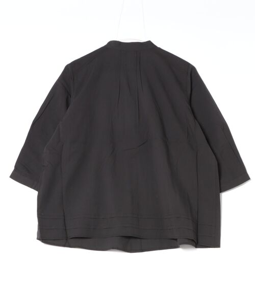 SUPER HAKKA（スーパーハッカ）の「コットンレーヨンカルゼ　フローラルエッジ刺繍ドレープフリルブラウス（シャツ/ブラウス・レディース・ブラック/イエロー/オフホワイト・FREE）」の4枚目の写真