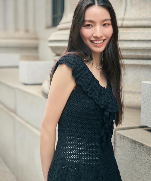 N.(N. Natural Beauty Basic)(エヌエヌナチュラルビューティーベーシック)の「柄編みラッフルニット(ベスト・レディース・ブラック/オフホワイト/レッド・FREE)」の1枚目の写真