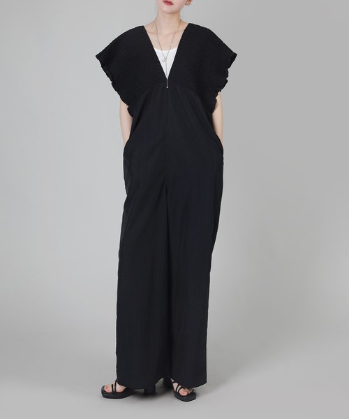 aimoha（アイモハ）の「シャーリングサロペットオールインワン（サロペット/オーバーオール・レディース・グレイッシュベージュ/グレー/ブラック・FREE）」の2枚目の写真