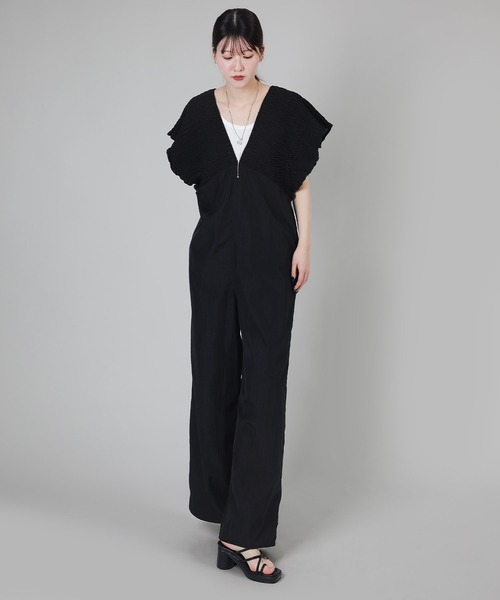 aimoha（アイモハ）の「シャーリングサロペットオールインワン（サロペット/オーバーオール・レディース・グレイッシュベージュ/グレー/ブラック・FREE）」の4枚目の写真