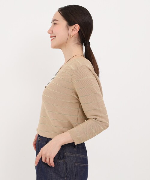 SHOO・LA・RUE（シューラルー）の「【洗濯機可/S-LL】デコルテがきれいに見えるVネックラメボーダーニット（ニット/セーター・レディース・ホワイト系5/ネイビー系2/ベージュ系2/パープル系1・01/02/03/04）」の10枚目の写真