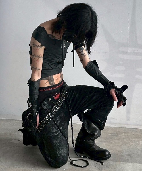 YIKAI LABORATORY(イカイラボラトリー)の「【YIKAI LABORATORY】antiue 00ring calfskin belt / 【イカイラボラトリー】アンティークリングレザーベルト<着用動画あり>(ベルト・メンズ・ブラック・ONE SIZE)」の4枚目の写真