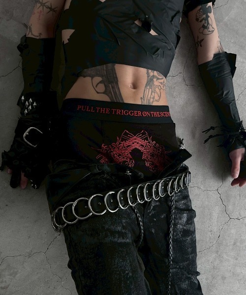 YIKAI LABORATORY(イカイラボラトリー)の「【YIKAI LABORATORY】antiue 00ring calfskin belt / 【イカイラボラトリー】アンティークリングレザーベルト<着用動画あり>(ベルト・メンズ・ブラック・ONE SIZE)」の6枚目の写真