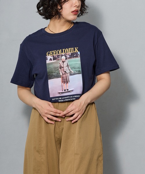 aremoi(アレモイ)の「スケートボードフォトプリント 半袖Tシャツ(Tシャツ/カットソー・レディース・グレー/ネイビー/ホワイト・SMALL/MEDIUM/LARGE)」の3枚目の写真