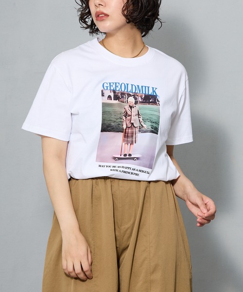 aremoi(アレモイ)の「スケートボードフォトプリント 半袖Tシャツ(Tシャツ/カットソー・レディース・グレー/ネイビー/ホワイト・SMALL/MEDIUM/LARGE)」の1枚目の写真