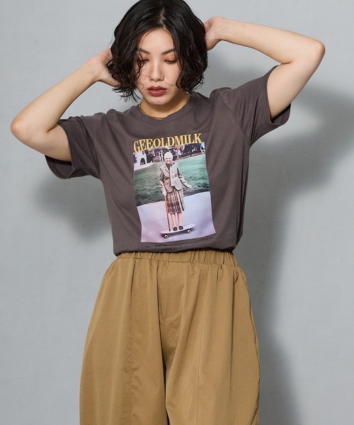 aremoi(アレモイ)の「スケートボードフォトプリント 半袖Tシャツ(Tシャツ/カットソー・レディース・グレー/ネイビー/ホワイト・SMALL/MEDIUM/LARGE)」の20枚目の写真