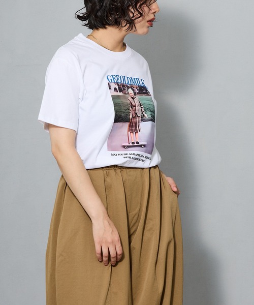 aremoi(アレモイ)の「スケートボードフォトプリント 半袖Tシャツ(Tシャツ/カットソー・レディース・グレー/ネイビー/ホワイト・SMALL/MEDIUM/LARGE)」の9枚目の写真
