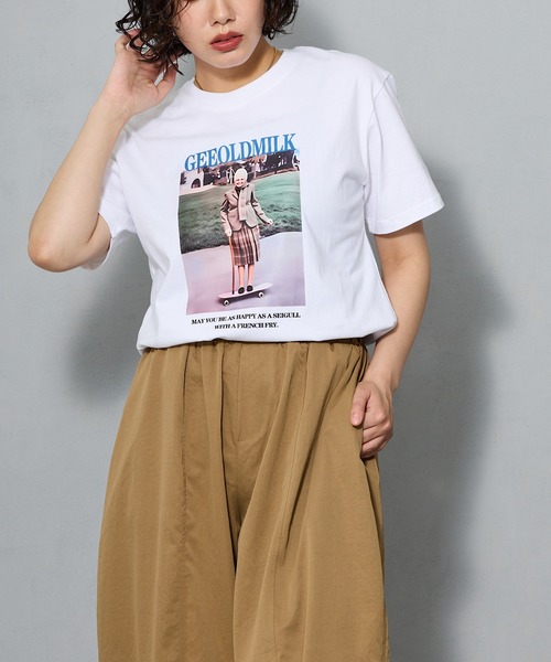 aremoi(アレモイ)の「スケートボードフォトプリント 半袖Tシャツ(Tシャツ/カットソー・レディース・グレー/ネイビー/ホワイト・SMALL/MEDIUM/LARGE)」の6枚目の写真
