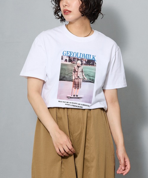 aremoi(アレモイ)の「スケートボードフォトプリント 半袖Tシャツ(Tシャツ/カットソー・レディース・グレー/ネイビー/ホワイト・SMALL/MEDIUM/LARGE)」の7枚目の写真