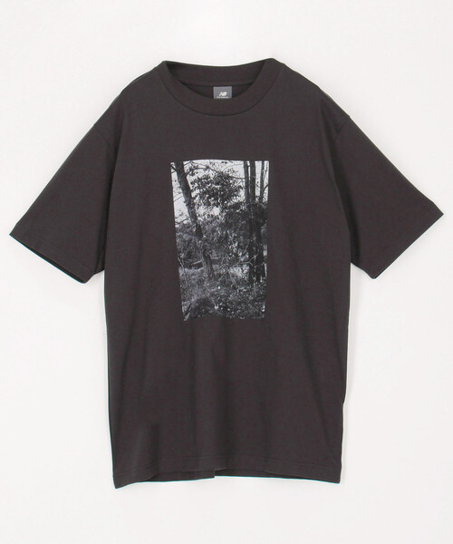 FREAK'S STORE(フリークスストア)の「New Balance/ニューバランス 大谷翔平シグネチャーフォト半袖Tシャツ / ABR(フェーデッドブラック)(Tシャツ/カットソー・メンズ・ブラック・X-LARGE/MEDIUM/LARGE)」の1枚目の写真