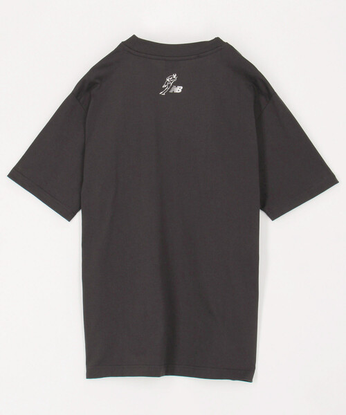 FREAK'S STORE(フリークスストア)の「New Balance/ニューバランス 大谷翔平シグネチャーフォト半袖Tシャツ / ABR(フェーデッドブラック)(Tシャツ/カットソー・メンズ・ブラック・X-LARGE/MEDIUM/LARGE)」の2枚目の写真