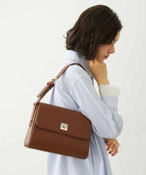 MILKFED.(ミルクフェド)の「TRAPEZOID SHOULDER BAG(ショルダーバッグ・レディース・ブラウン/ライトグリーン/ブラック・ONE SIZE)」の3枚目の写真